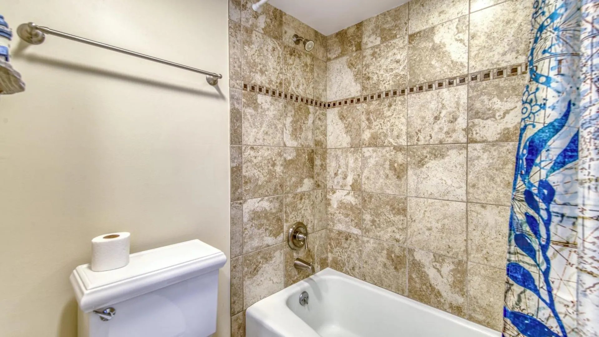 Beach House Condominiums B404 - Beachfront With Pool, Wifi, & Beach Service Destin United States