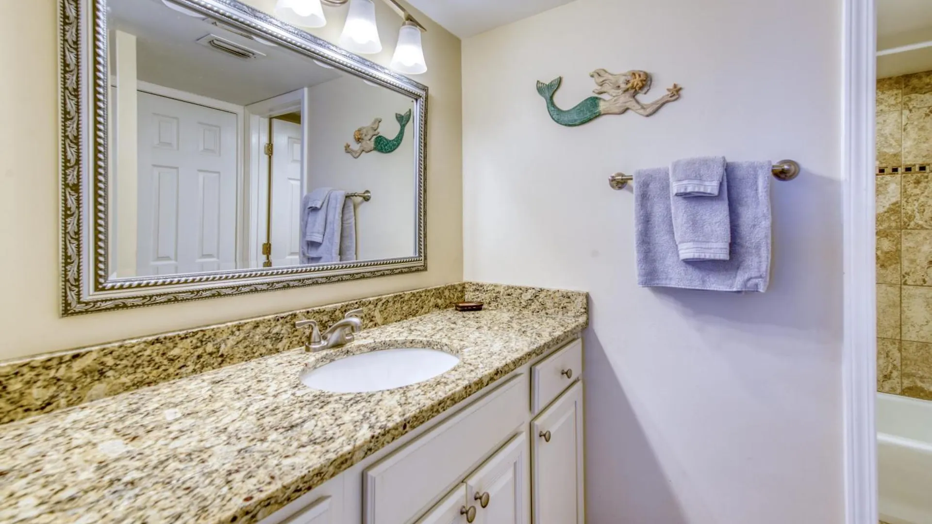 Apartment Beach House Condominiums B404 - Beachfront With Pool, Wifi, & Beach Service Destin