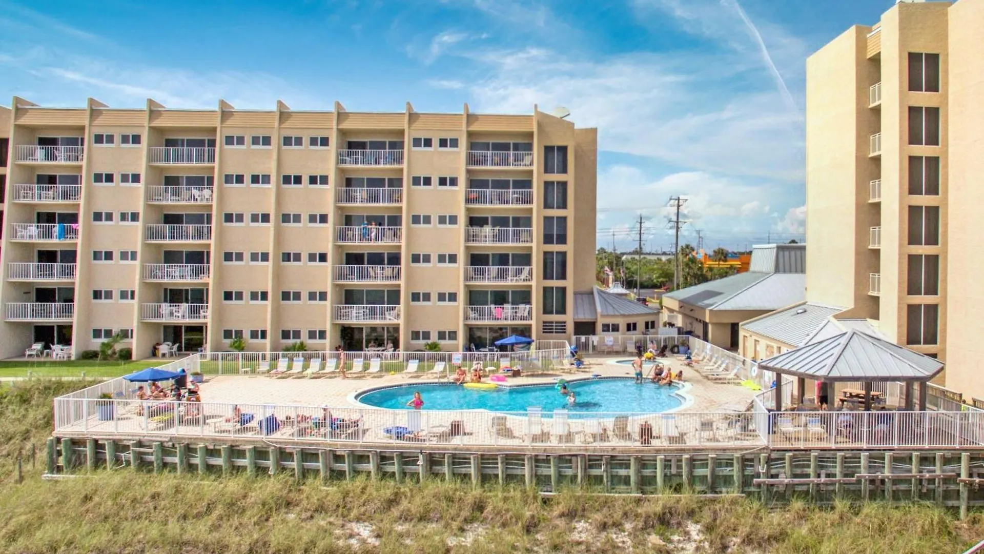 Beach House Condominiums B404 - Beachfront With Pool, Wifi, & Beach Service Destin Apartment