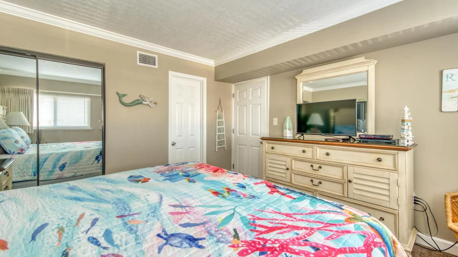 Beach House Condominiums B404 - Beachfront With Pool, Wifi, & Beach Service Destin
