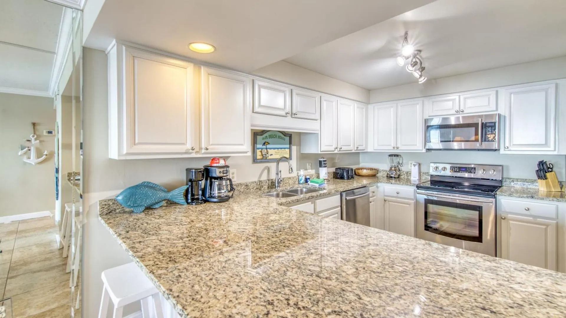 Beach House Condominiums B404 - Beachfront With Pool, Wifi, & Beach Service Destin 0*,