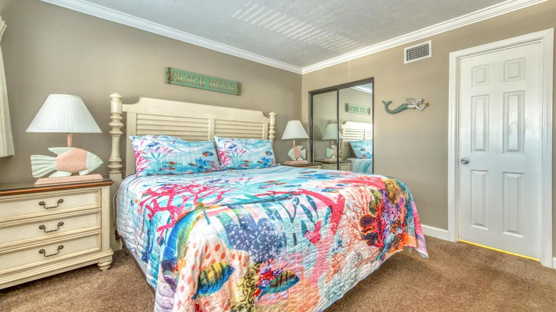 Apartment Beach House Condominiums B404 - Beachfront With Pool, Wifi, & Beach Service Destin